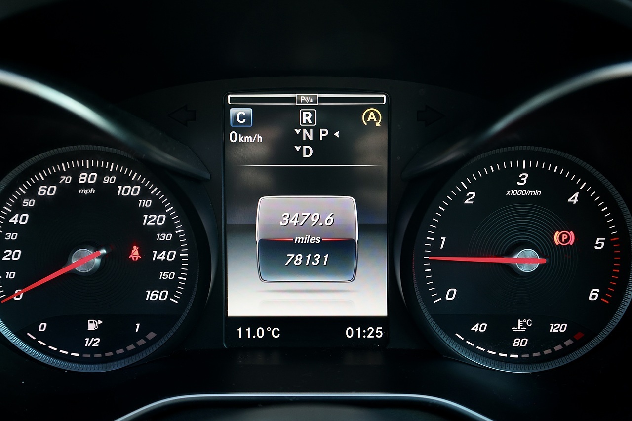 Mercedes-Benz C220d AMG Line Premium Panoramic Roof + Heated Memory Seats + Reverse Camera - Large 28