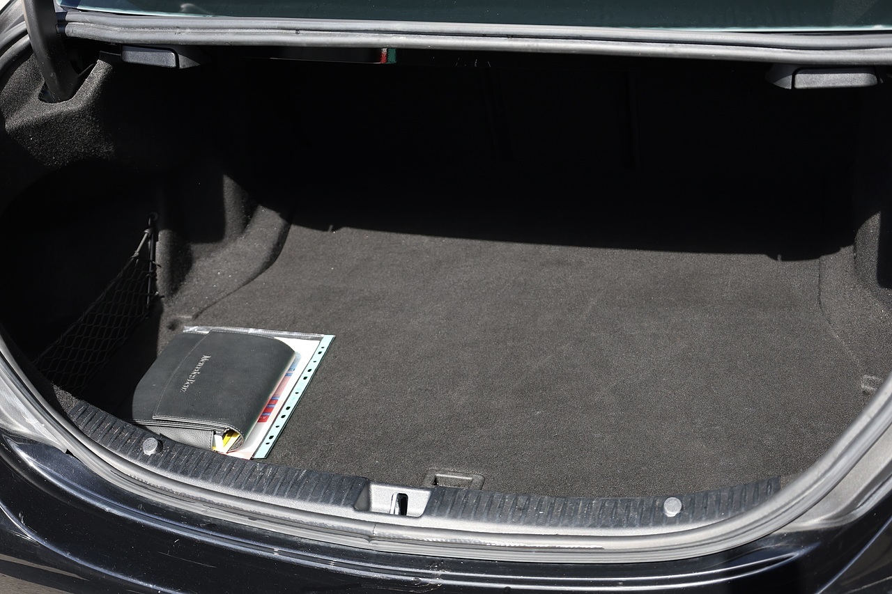 Mercedes-Benz C220d AMG Line Premium Panoramic Roof + Heated Memory Seats + Reverse Camera - Large 29