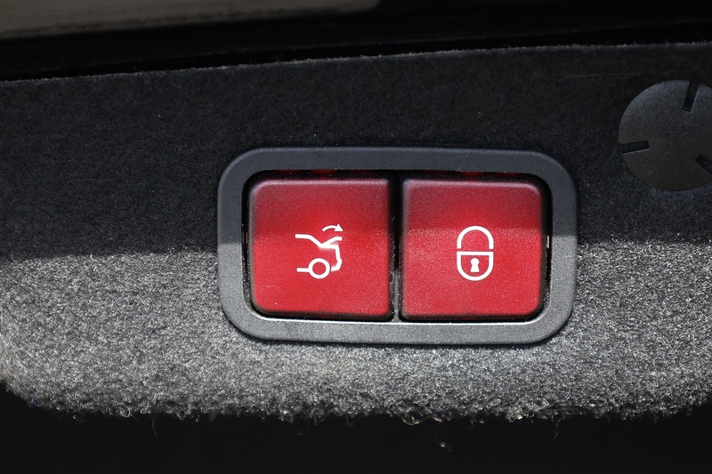 Mercedes-Benz C220d AMG Line Premium Panoramic Roof + Heated Memory Seats + Reverse Camera Image 31