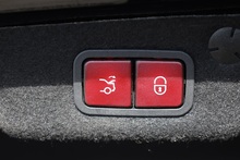 Mercedes-Benz C220d AMG Line Premium Panoramic Roof + Heated Memory Seats + Reverse Camera - Thumb 31