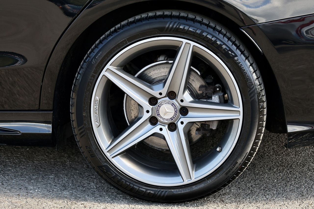 Mercedes-Benz C220d AMG Line Premium Panoramic Roof + Heated Memory Seats + Reverse Camera - Large 37