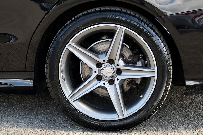 Mercedes-Benz C220d AMG Line Premium Panoramic Roof + Heated Memory Seats + Reverse Camera Image 37