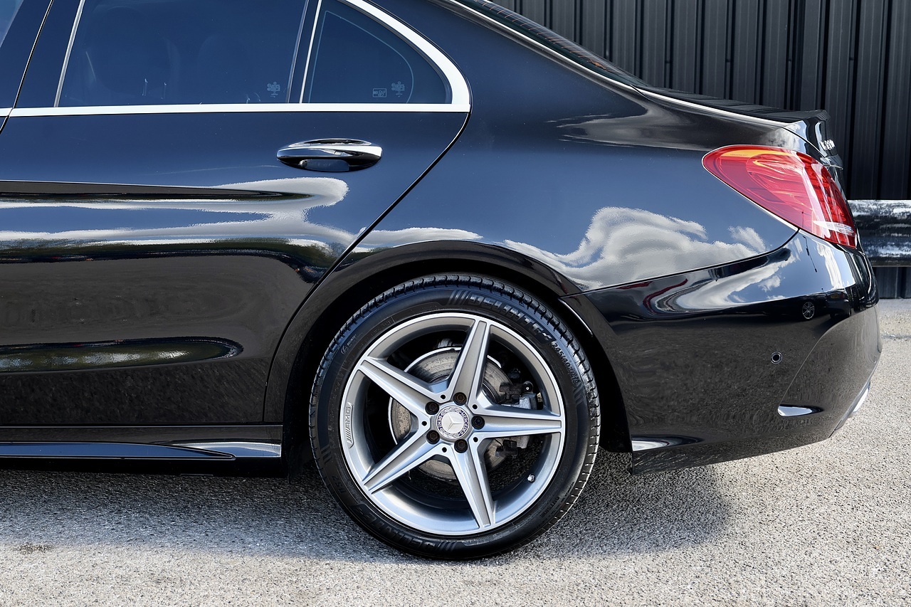 Mercedes-Benz C220d AMG Line Premium Panoramic Roof + Heated Memory Seats + Reverse Camera - Large 35