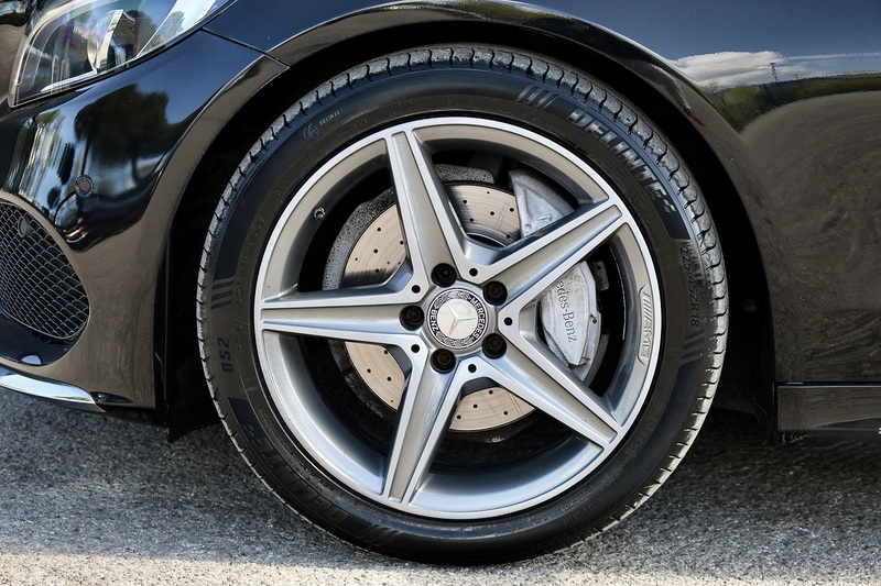 Mercedes-Benz C220d AMG Line Premium Panoramic Roof + Heated Memory Seats + Reverse Camera Image 40