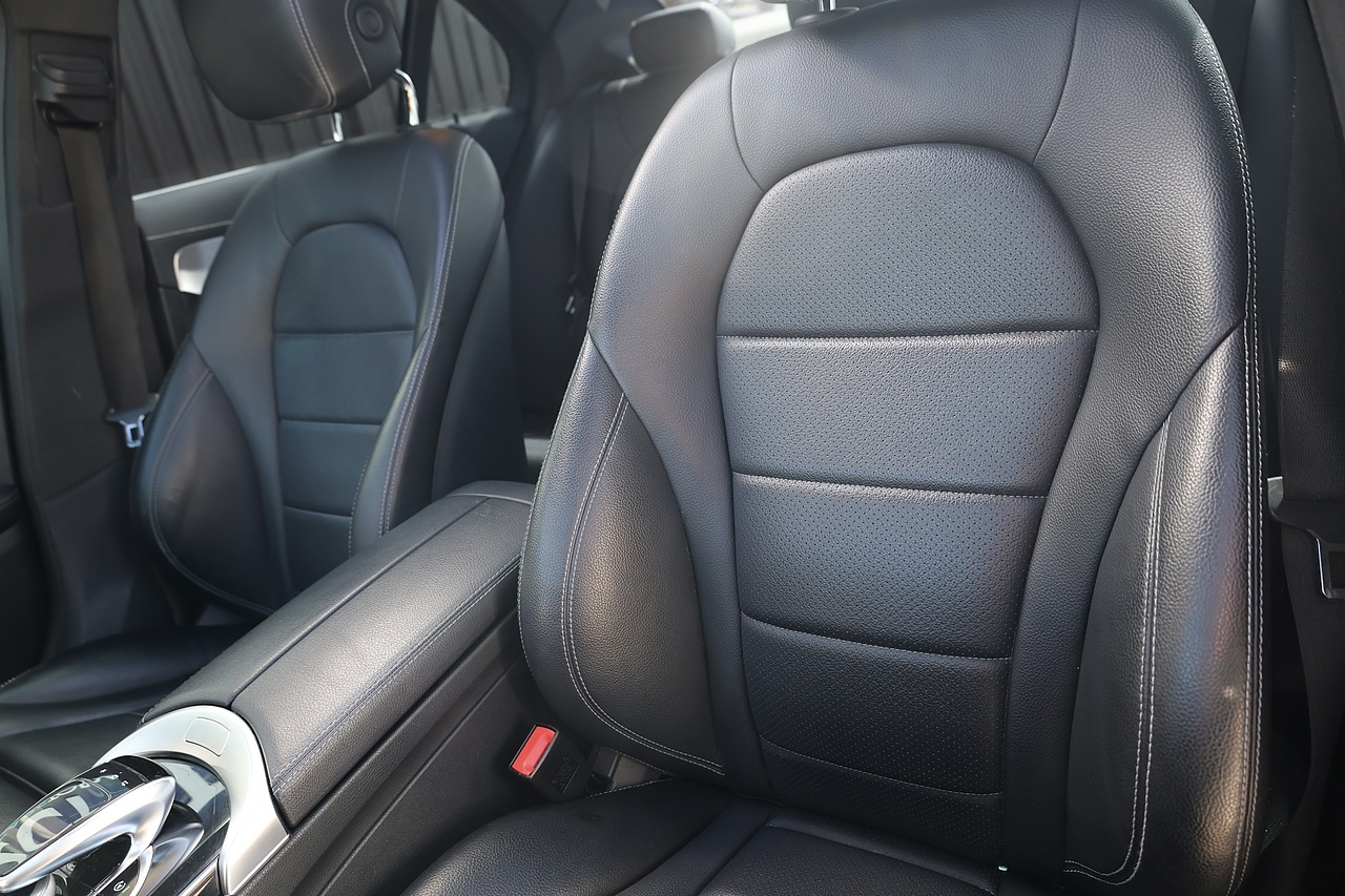 Mercedes-Benz C220d AMG Line Premium Panoramic Roof + Heated Memory Seats + Reverse Camera - Large 32