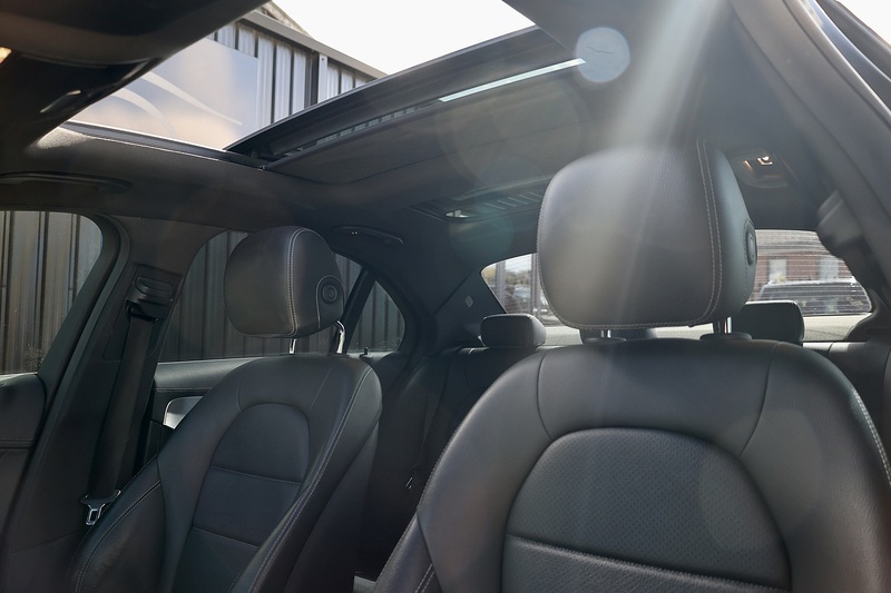 Mercedes-Benz C220d AMG Line Premium Panoramic Roof + Heated Memory Seats + Reverse Camera Image 11