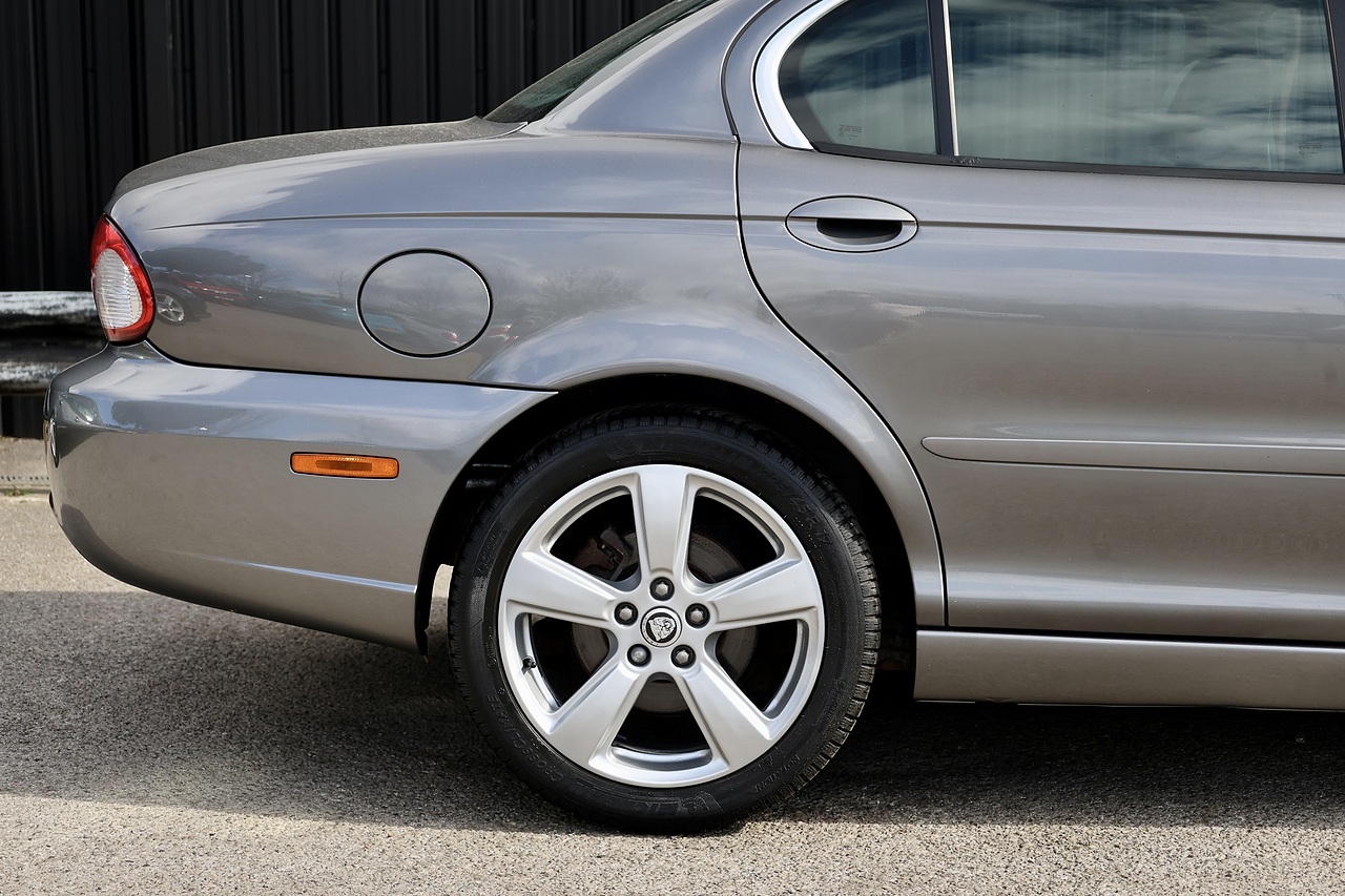 Jaguar X-Type 2.2D SE Rare Colour + Sat Nav + Heated Seats - Large 16