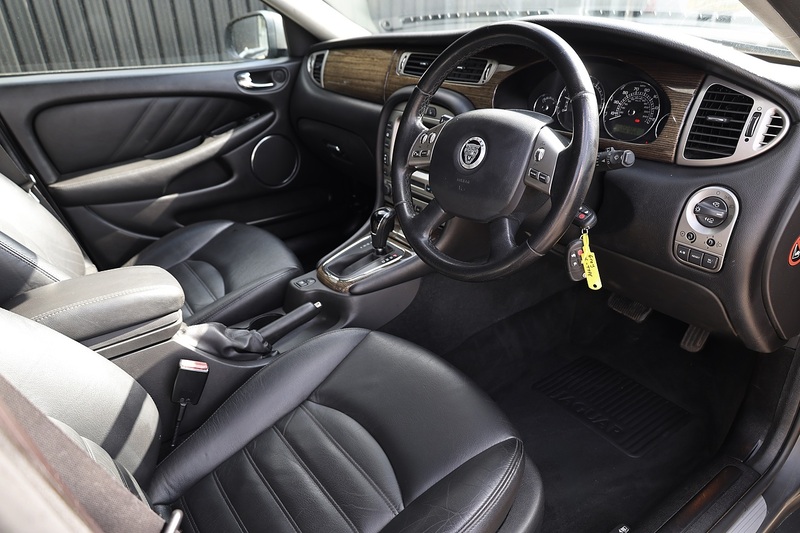Jaguar X-Type 2.2D SE Rare Colour + Sat Nav + Heated Seats Image 5