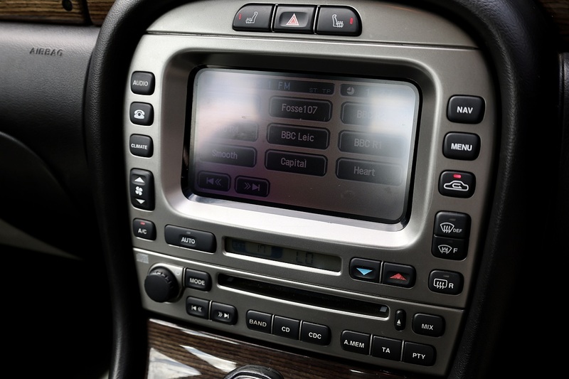 Jaguar X-Type 2.2D SE Rare Colour + Sat Nav + Heated Seats Image 25