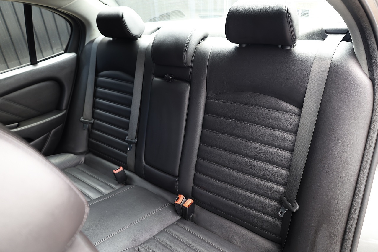 Jaguar X-Type 2.2D SE Rare Colour + Sat Nav + Heated Seats - Large 11