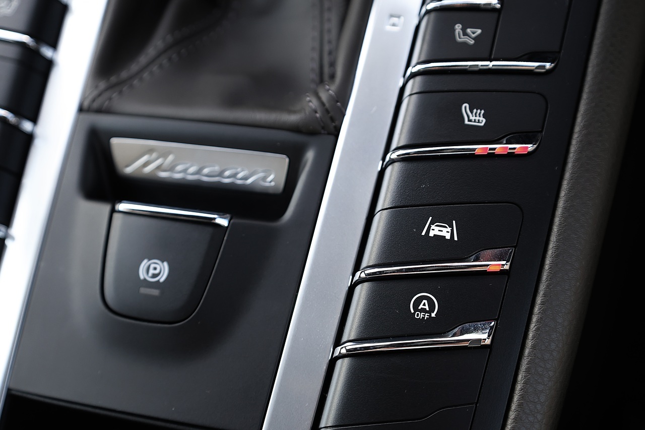 Porsche Macan S 1 Owner + FPSH + VAT Q + Individual Specification - Large 16