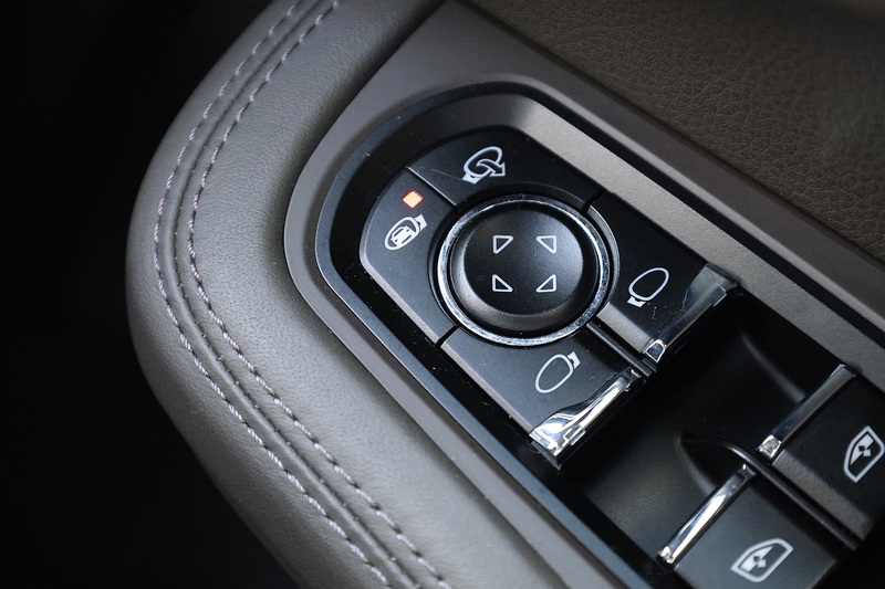 Porsche Macan S 1 Owner + FPSH + VAT Q + Individual Specification Image 19