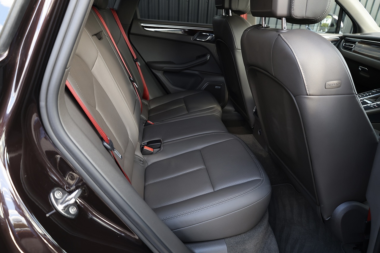 Porsche Macan S 1 Owner + FPSH + VAT Q + Individual Specification - Large 9