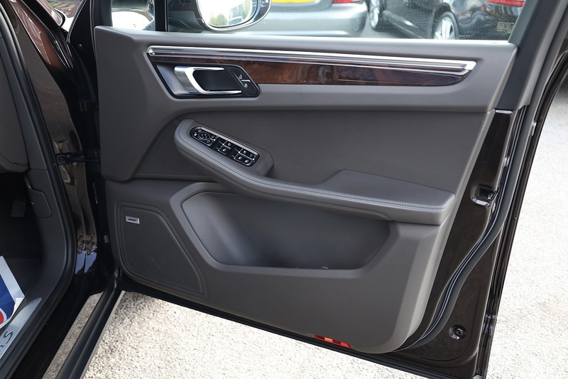 Porsche Macan S 1 Owner + FPSH + VAT Q + Individual Specification Image 28