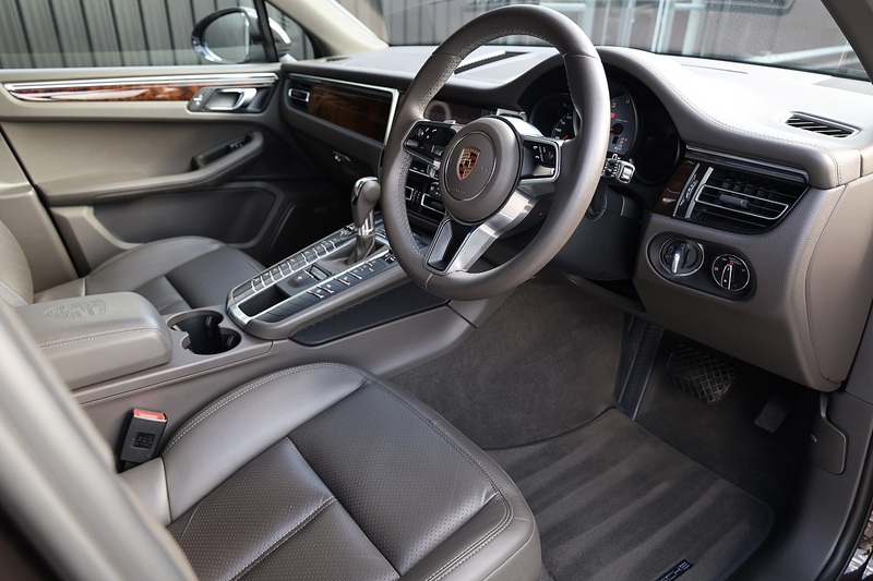 Porsche Macan S 1 Owner + FPSH + VAT Q + Individual Specification Image 6