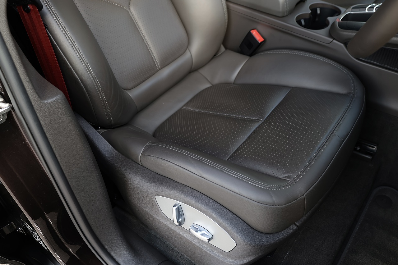 Porsche Macan S 1 Owner + FPSH + VAT Q + Individual Specification - Large 30