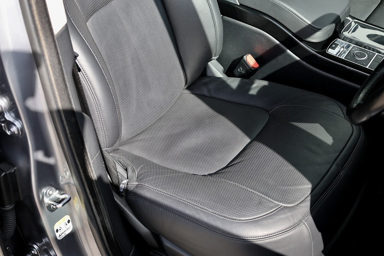 Land Rover Range Rover Westminster 2 Former Keepers + Sliding Pano Roof + Deployable Steps - Large 11