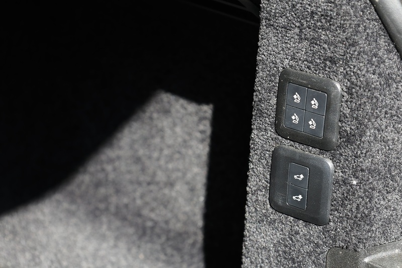 Land Rover Range Rover Westminster 2 Former Keepers + Sliding Pano Roof + Deployable Steps Image 17