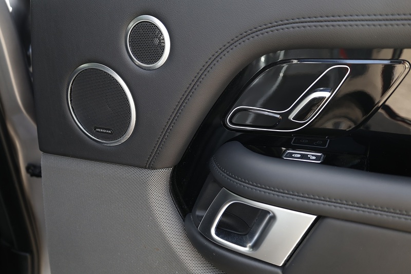 Land Rover Range Rover Westminster 2 Former Keepers + Sliding Pano Roof + Deployable Steps Image 21