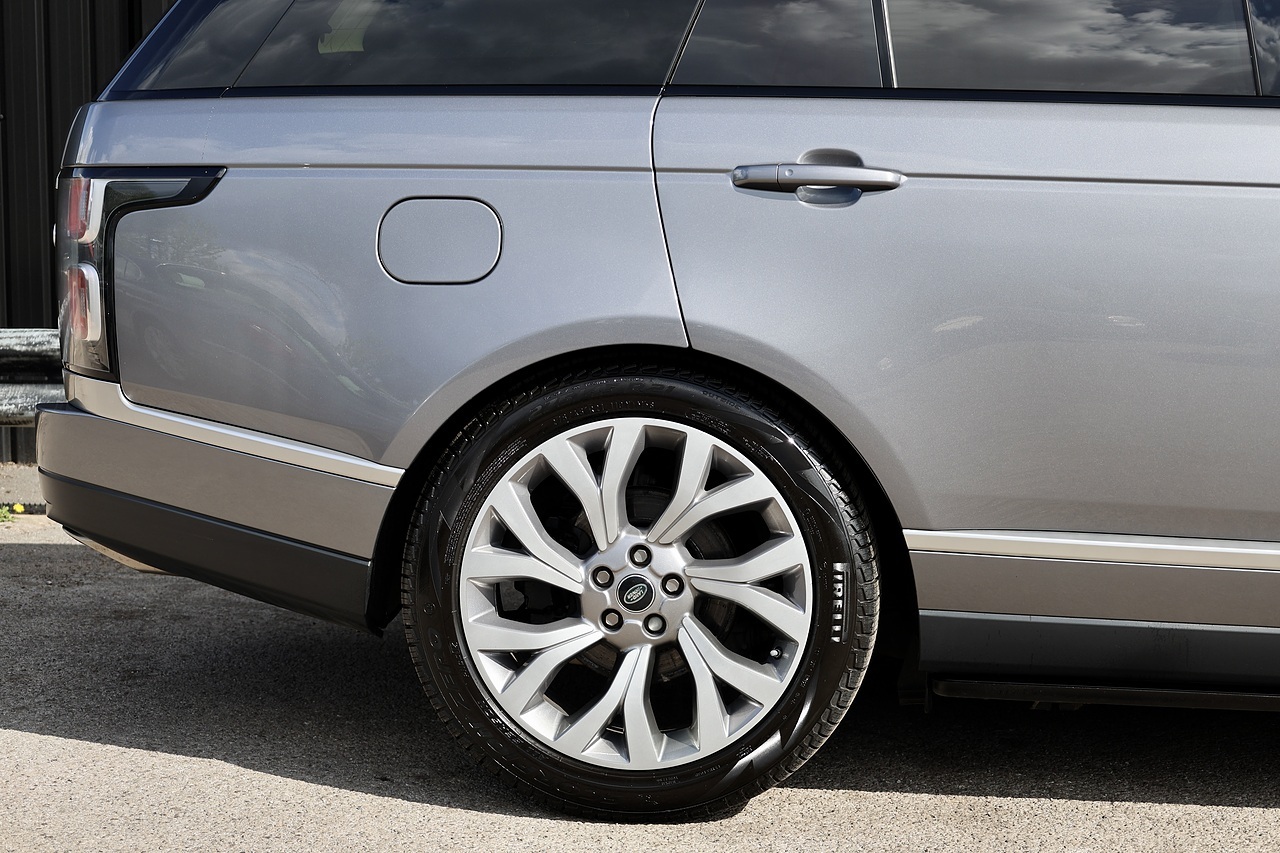 Land Rover Range Rover Westminster 2 Former Keepers + Sliding Pano Roof + Deployable Steps - Large 26