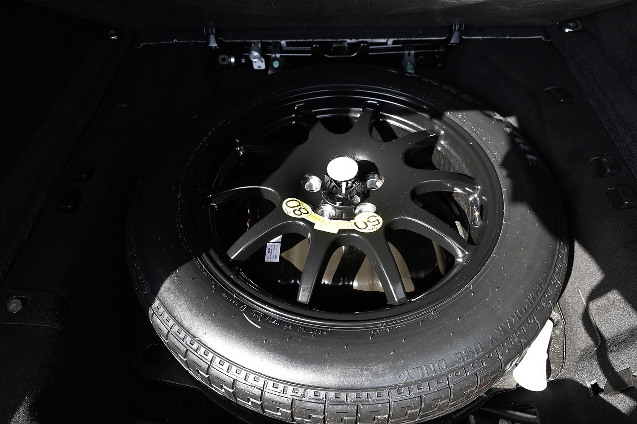 Land Rover Range Rover Westminster 2 Former Keepers + Sliding Pano Roof + Deployable Steps - Large 30