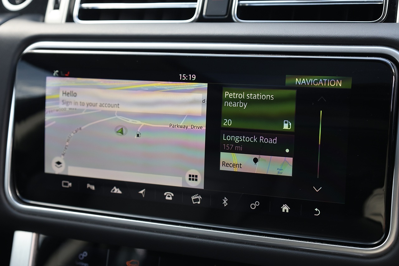 Land Rover Range Rover Westminster 2 Former Keepers + Sliding Pano Roof + Deployable Steps - Large 37