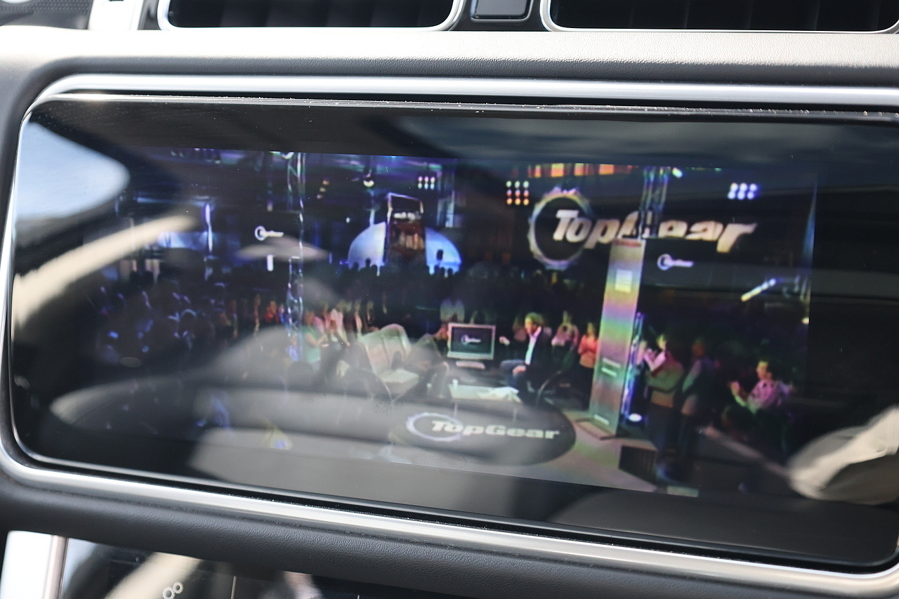 Land Rover Range Rover Westminster 2 Former Keepers + Sliding Pano Roof + Deployable Steps - Large 39