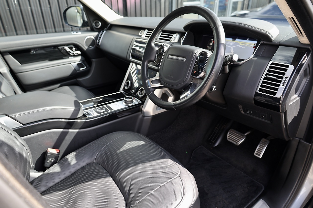 Land Rover Range Rover Westminster 2 Former Keepers + Sliding Pano Roof + Deployable Steps - Large 7