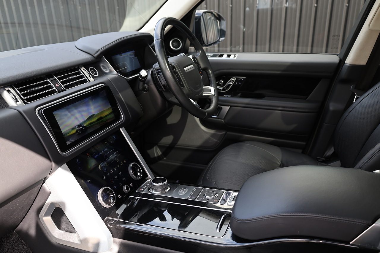 Land Rover Range Rover Westminster 2 Former Keepers + Sliding Pano Roof + Deployable Steps - Large 8
