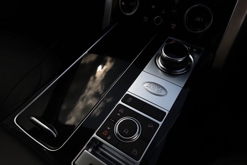 Land Rover Range Rover Westminster 2 Former Keepers + Sliding Pano Roof + Deployable Steps Image 41