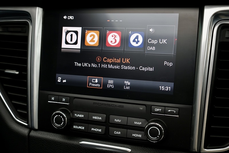 Porsche Macan T 1 Lady Owner + Full Porsche Main Dealer + Individually Specified Image 13