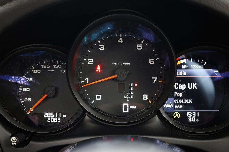 Porsche Macan T 1 Lady Owner + Full Porsche Main Dealer + Individually Specified Image 14