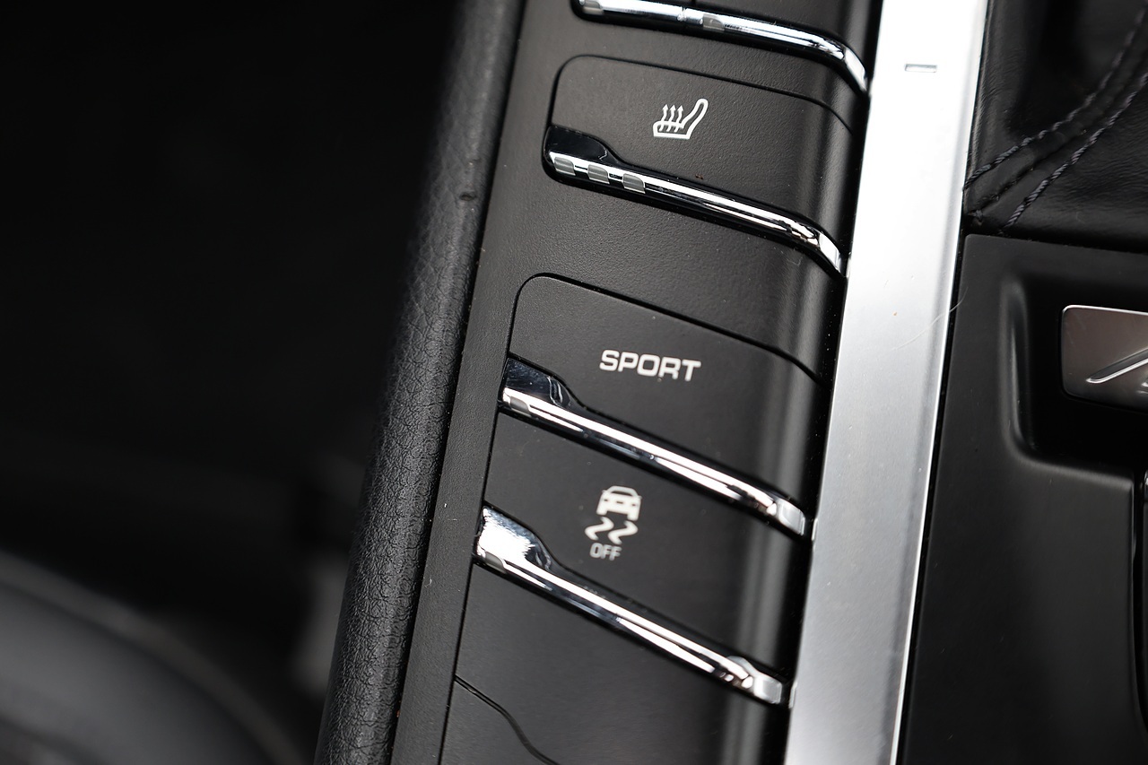 Porsche Macan T 1 Lady Owner + Full Porsche Main Dealer + Individually Specified - Large 16