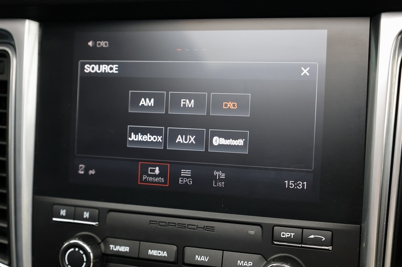 Porsche Macan T 1 Lady Owner + Full Porsche Main Dealer + Individually Specified Image 18