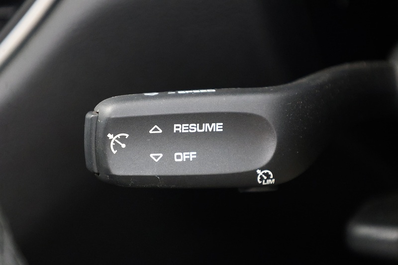 Porsche Macan T 1 Lady Owner + Full Porsche Main Dealer + Individually Specified Image 19