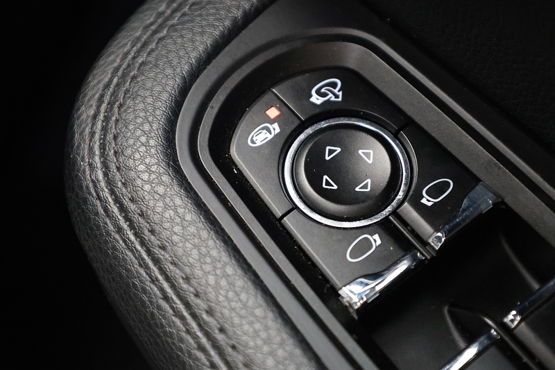 Porsche Macan T 1 Lady Owner + Full Porsche Main Dealer + Individually Specified Image 20