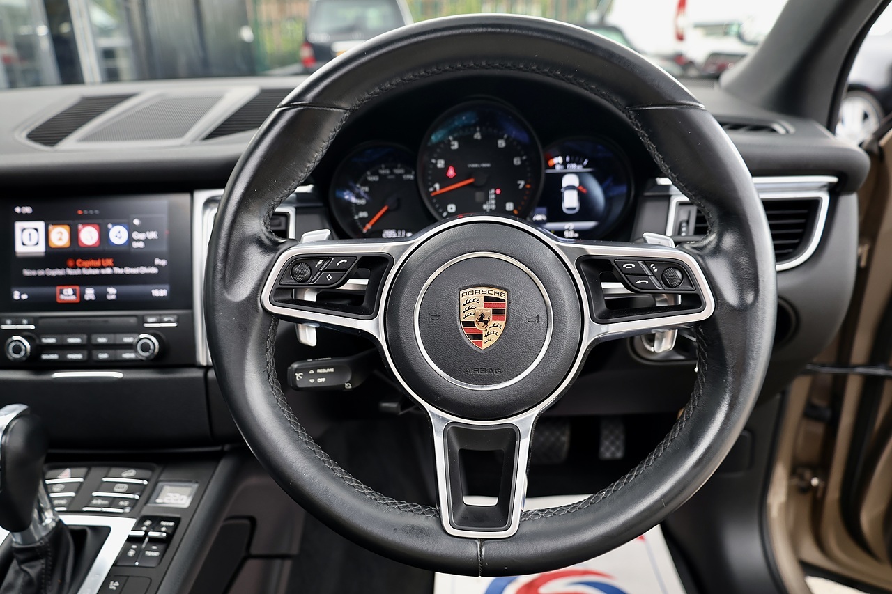 Porsche Macan T 1 Lady Owner + Full Porsche Main Dealer + Individually Specified - Large 22