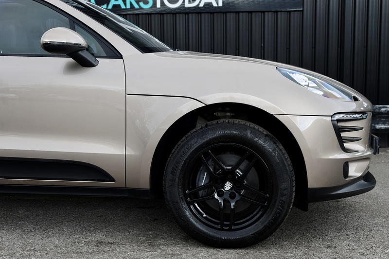Porsche Macan T 1 Lady Owner + Full Porsche Main Dealer + Individually Specified Image 25
