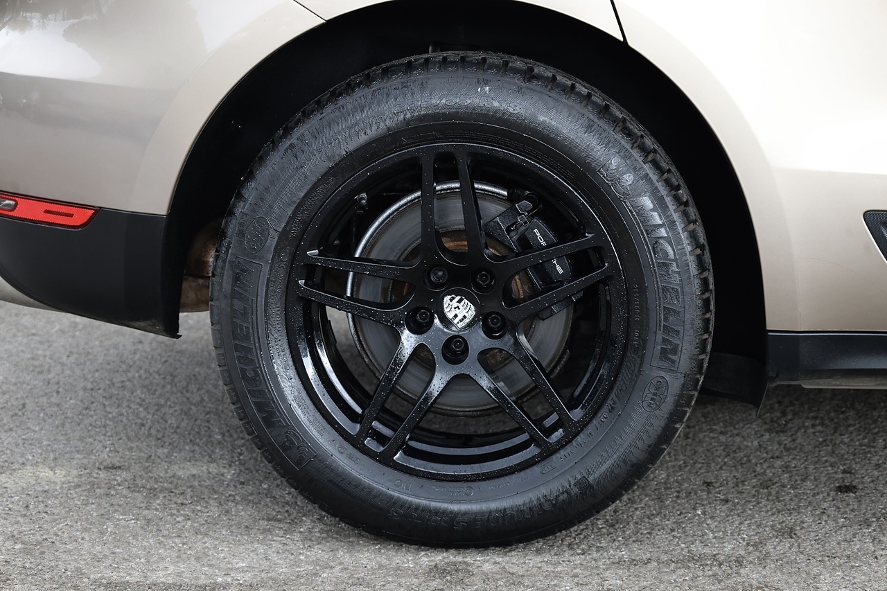 Porsche Macan T 1 Lady Owner + Full Porsche Main Dealer + Individually Specified - Large 41