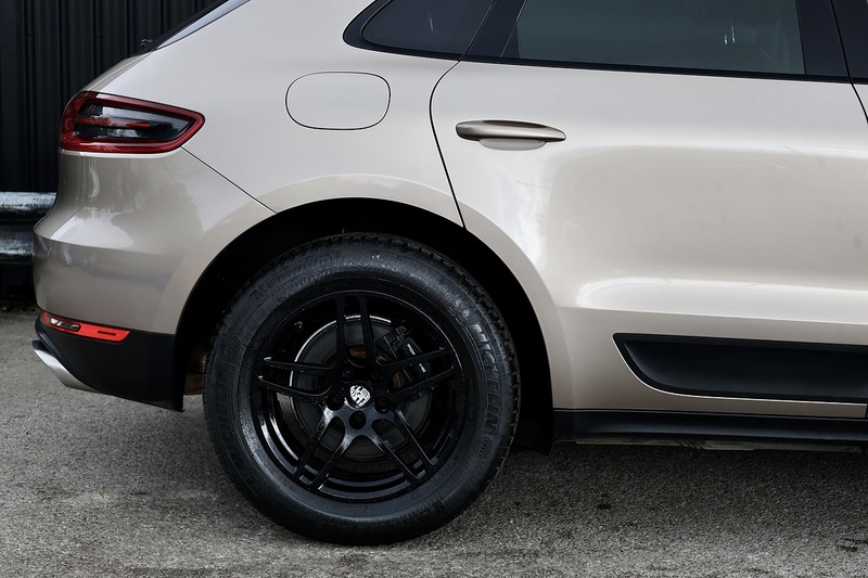 Porsche Macan T 1 Lady Owner + Full Porsche Main Dealer + Individually Specified Image 24