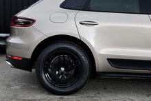 Porsche Macan T 1 Lady Owner + Full Porsche Main Dealer + Individually Specified - Thumb 24
