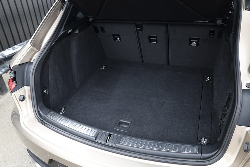 Porsche Macan T 1 Lady Owner + Full Porsche Main Dealer + Individually Specified Image 27