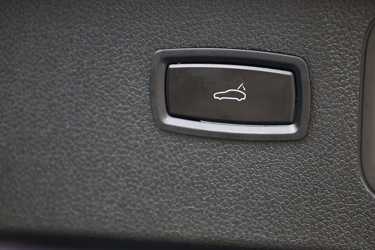 Porsche Macan T 1 Lady Owner + Full Porsche Main Dealer + Individually Specified - Large 30