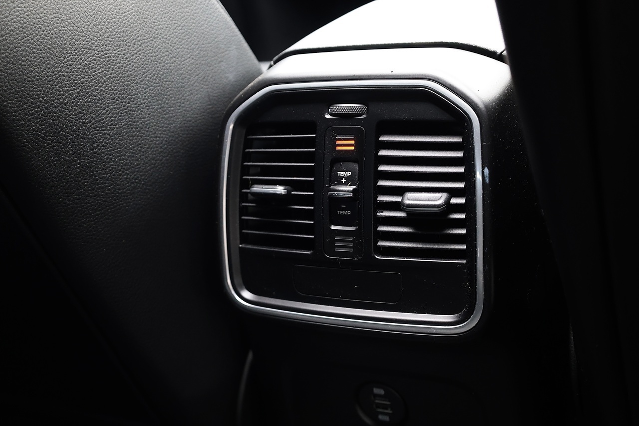 Porsche Macan T 1 Lady Owner + Full Porsche Main Dealer + Individually Specified - Large 32