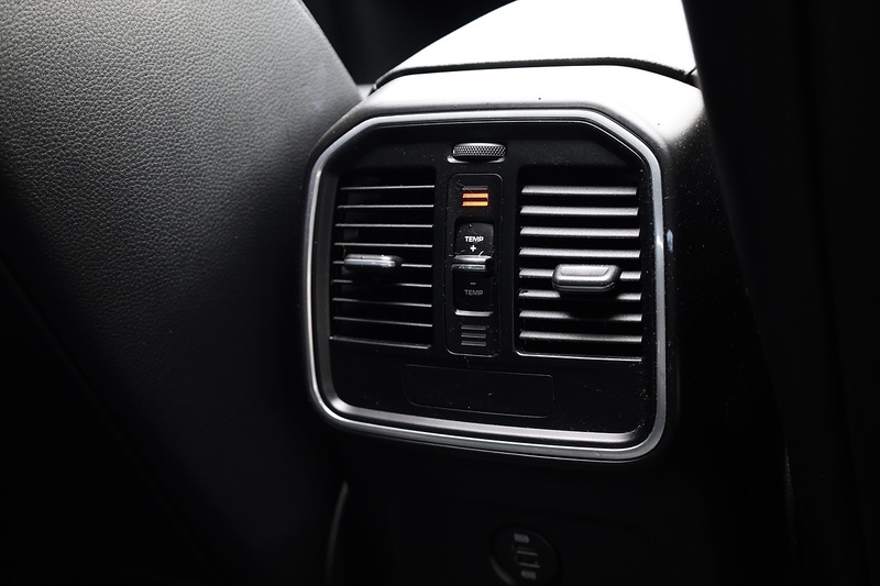 Porsche Macan T 1 Lady Owner + Full Porsche Main Dealer + Individually Specified Image 32