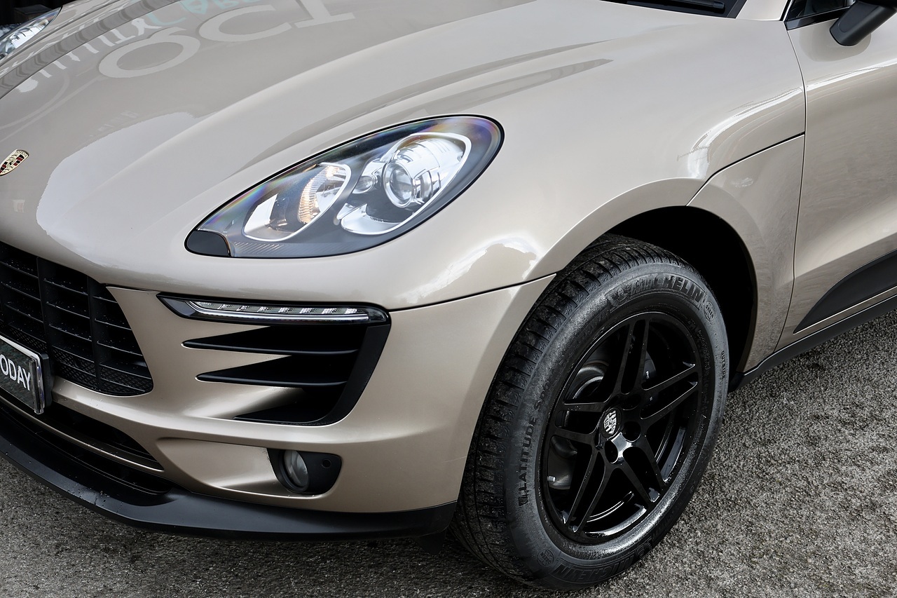 Porsche Macan T 1 Lady Owner + Full Porsche Main Dealer + Individually Specified - Large 35