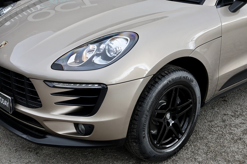 Porsche Macan T 1 Lady Owner + Full Porsche Main Dealer + Individually Specified Image 35