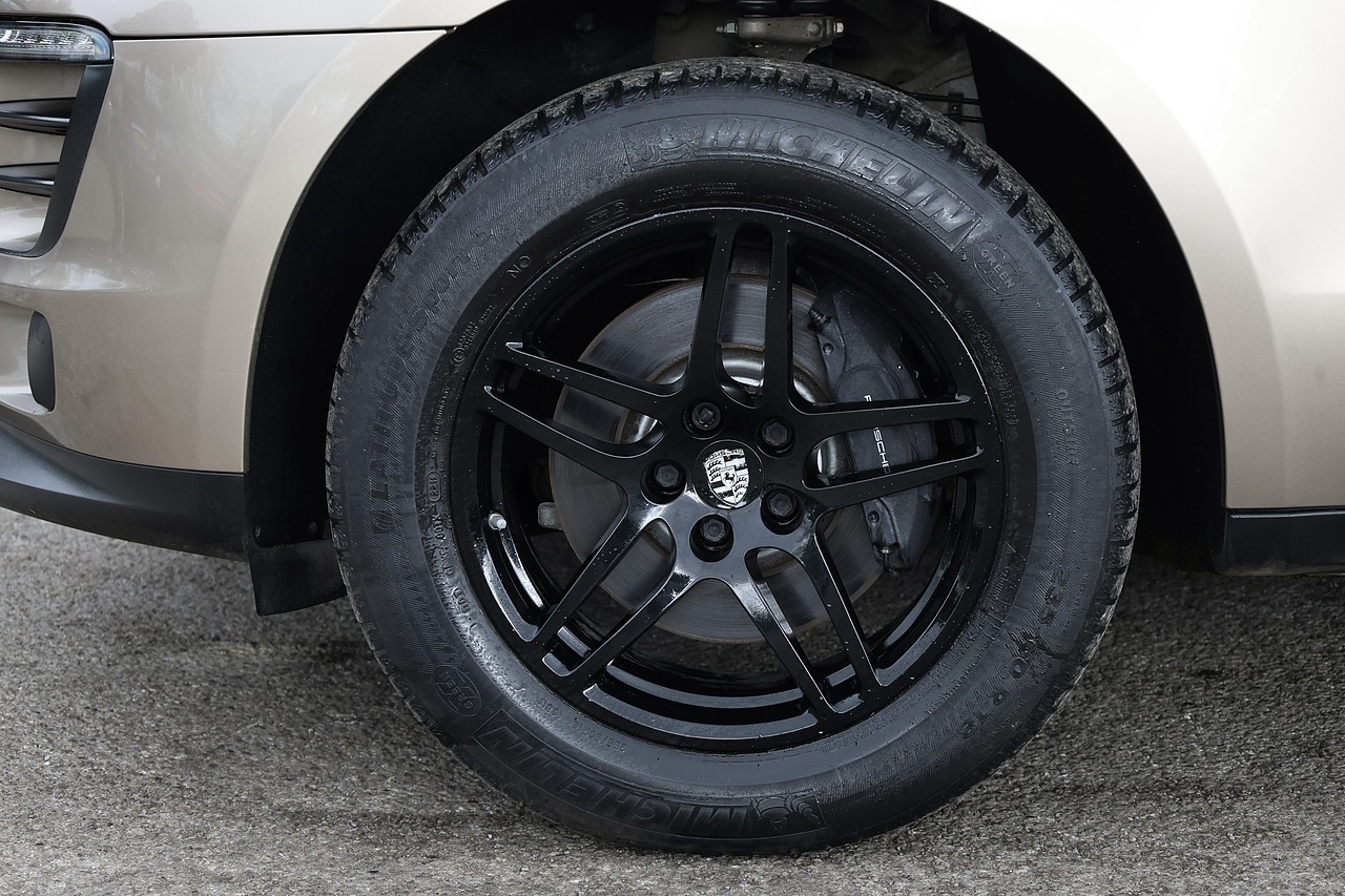 Porsche Macan T 1 Lady Owner + Full Porsche Main Dealer + Individually Specified - Large 39