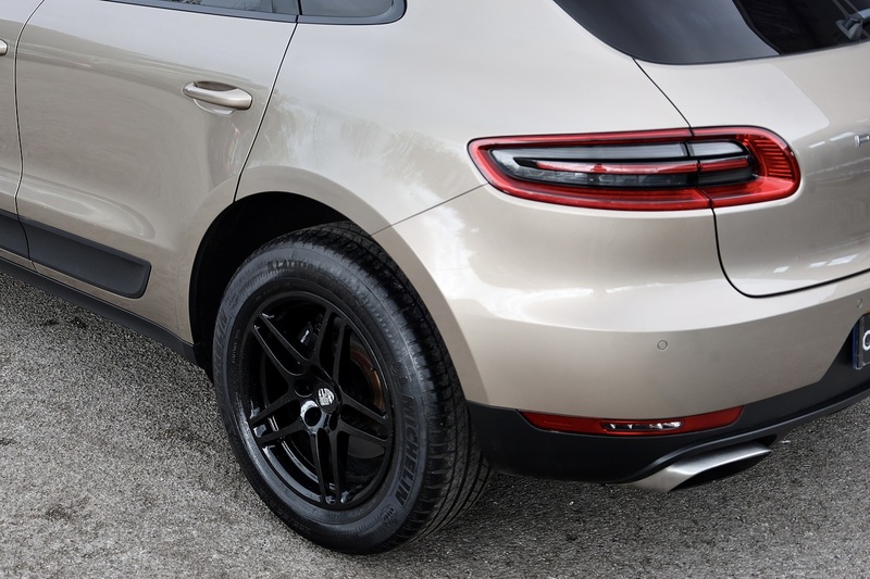 Porsche Macan T 1 Lady Owner + Full Porsche Main Dealer + Individually Specified Image 38