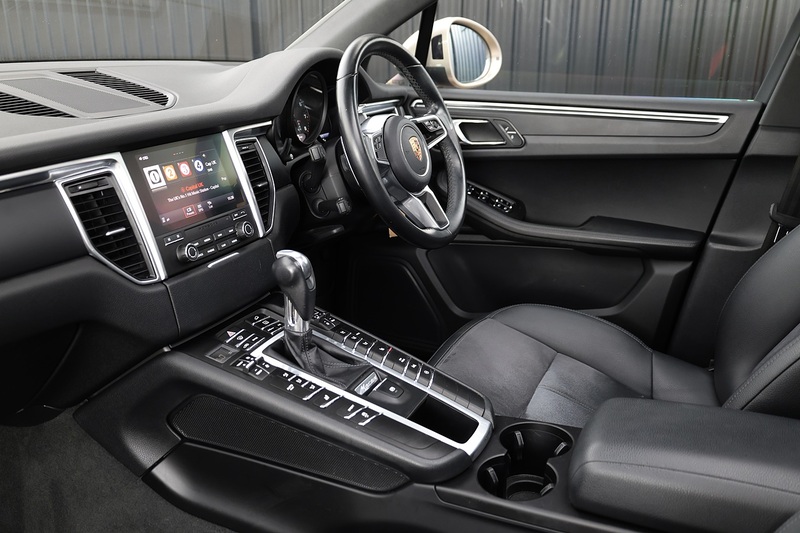 Porsche Macan T 1 Lady Owner + Full Porsche Main Dealer + Individually Specified Image 12